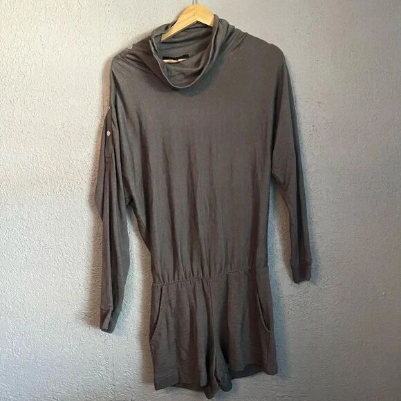 BCBGMAXAZRIA Womens Long Sleeve Stretch Romper Cowl Neck Size XS Oversized - Picture 1 of 4